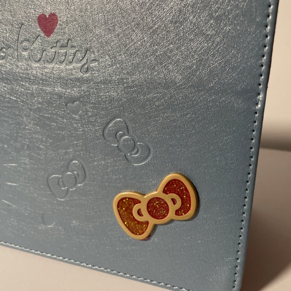 🍀 Hello Kitty Leather Case for iPad Mini - Blue Bow Generation 1/2/3 NEW 🍀 - Picture 3 of 7